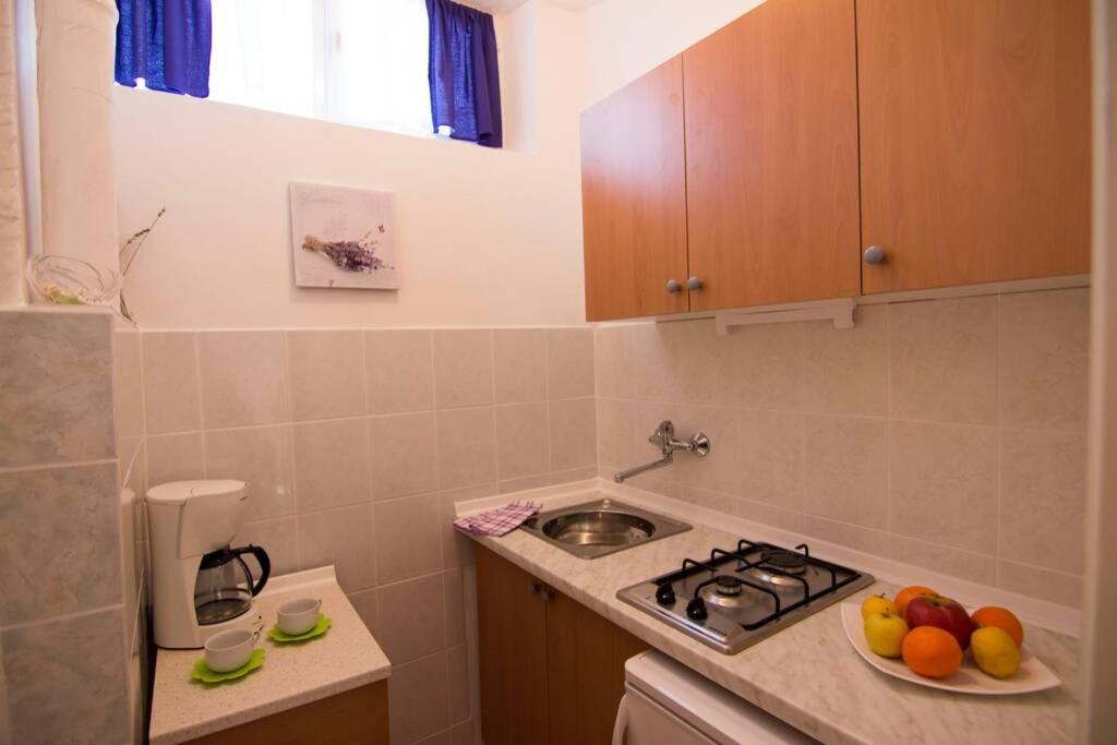 Barbat na Rabu Sea View Room With Kitchen, Balcony&Air Condition מראה חיצוני תמונה